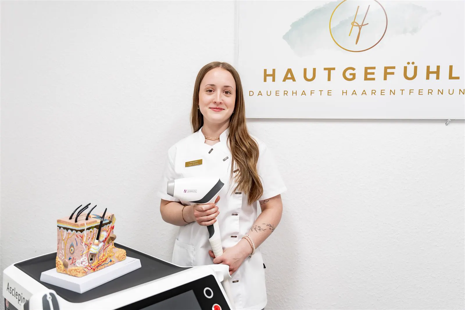 Lara Winkler mit dem MeDioStar® Handstück