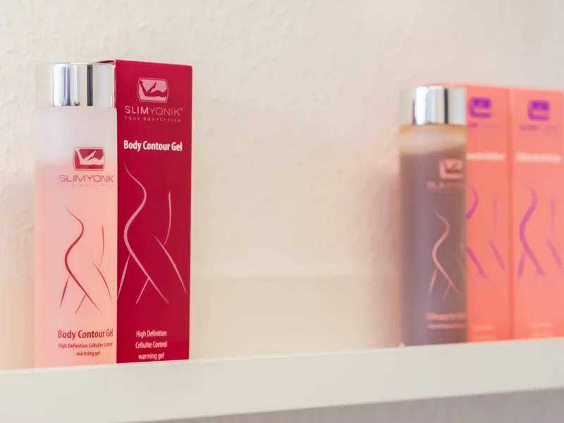 Slimyonik Body Contour Gel und Silhouette Refiner im Regal
