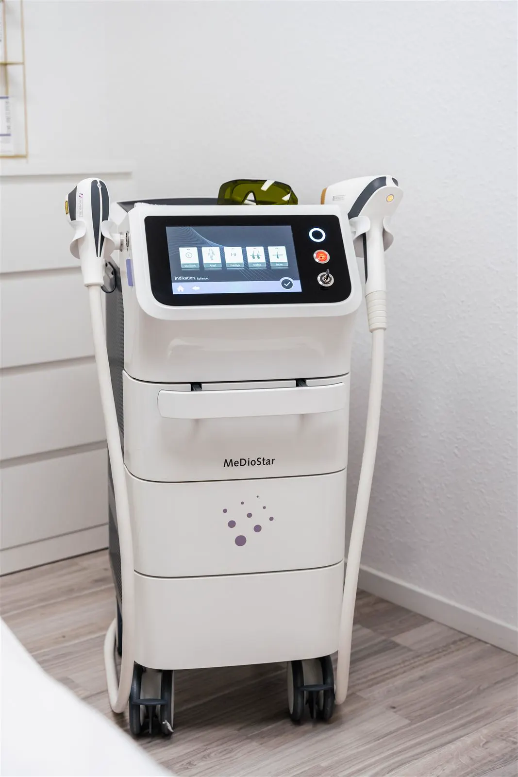 MeDioStar® Diodenlaser im Behandlungsraum von Hautgefühl